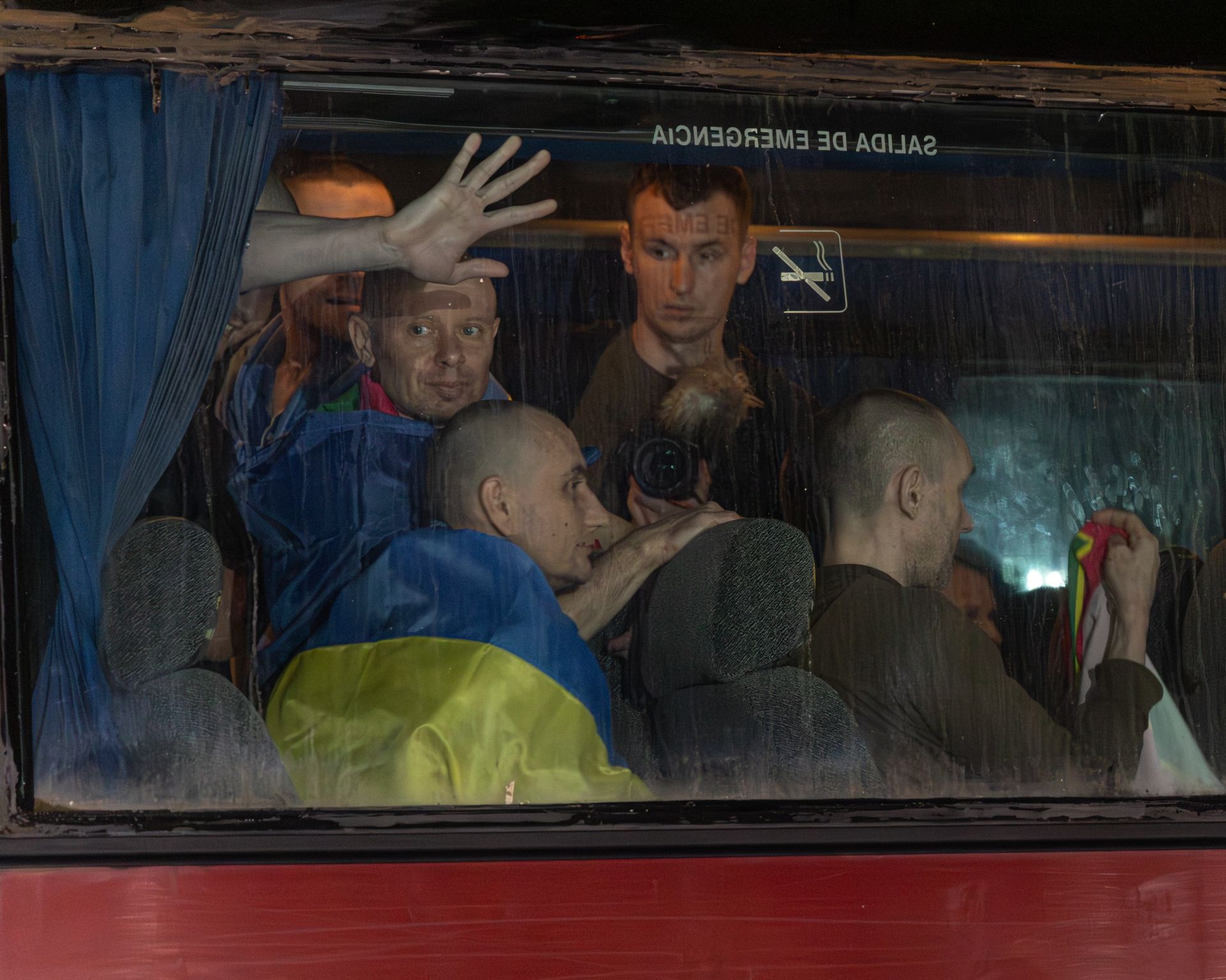 Полонені щойно прибули після обміну до лікарні
