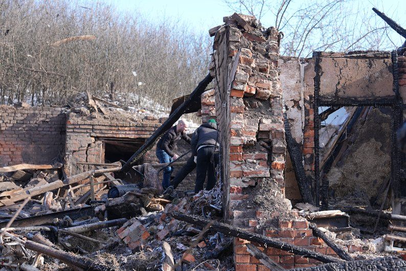 Пошкоджений будинок родини